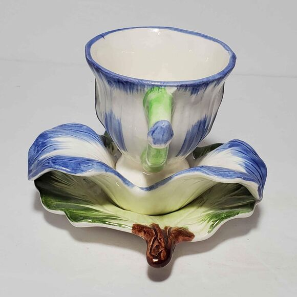 Blue Flower On Leaf Small Teacup and Saucer Vintage - Picture 4 of 9